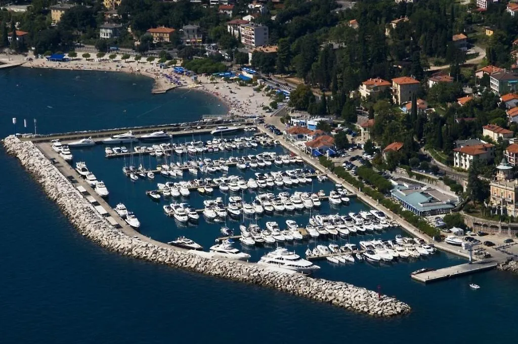Holiday Home In Icici With Seaview, Balcony, Air Condition, Wifi 0*,  Κροατία
