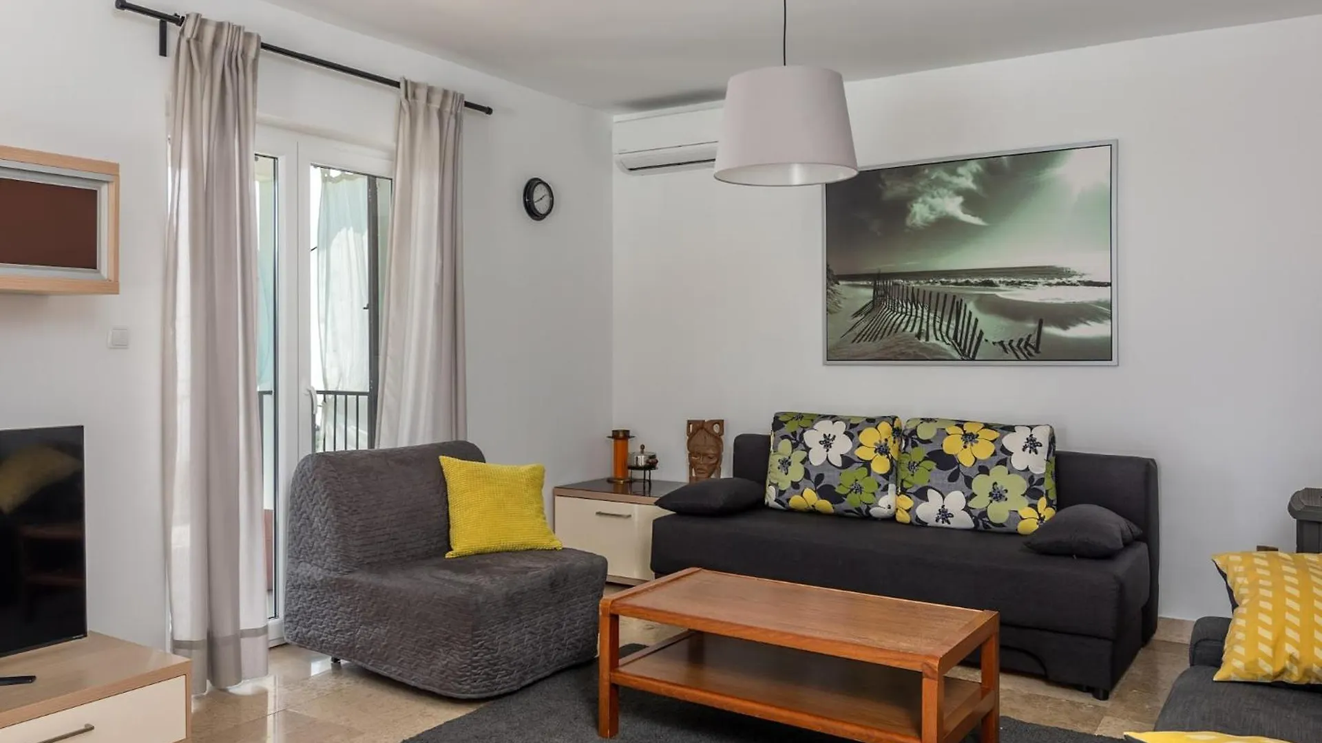 Holiday Home In Icici With Seaview, Balcony, Air Condition, Wifi 0*,