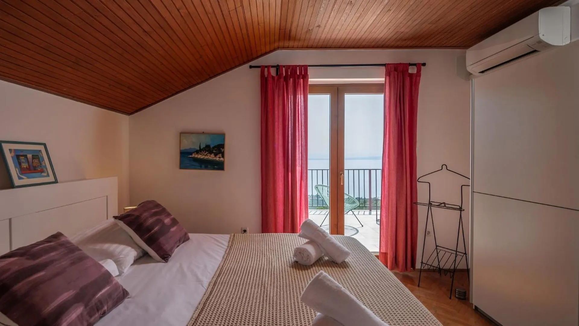 Holiday Home In Icici With Seaview, Balcony, Air Condition, Wifi